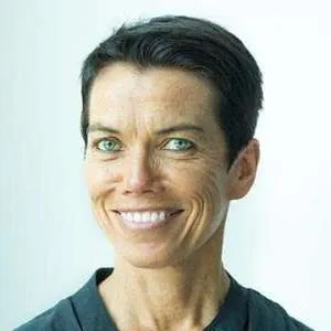 Martha Helliesen therapist logo.