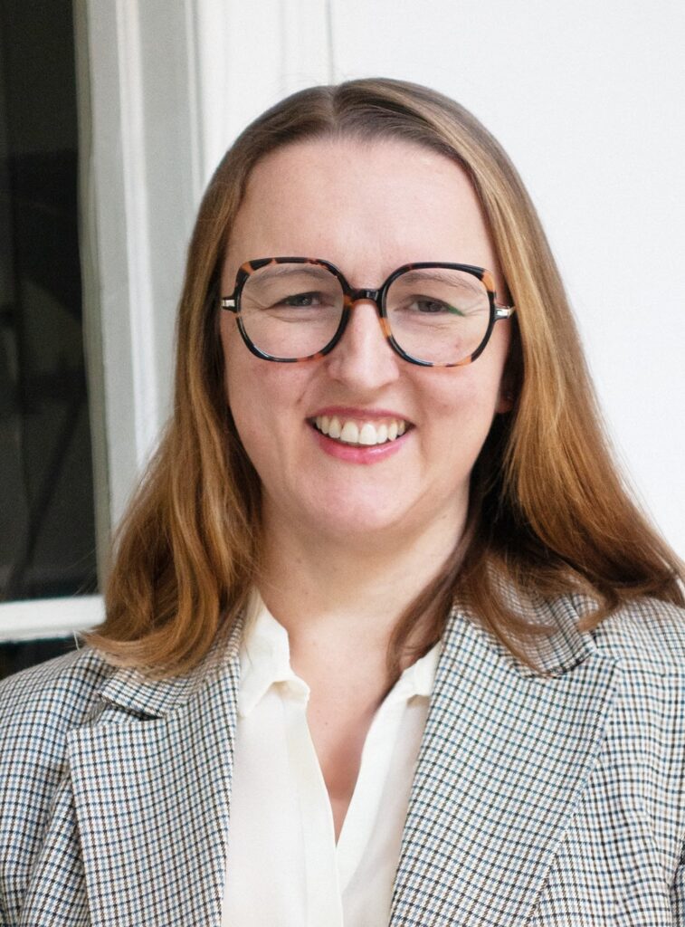 Sarah Yandell therapist logo.