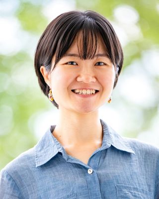 Yunyi Wong therapist photo.