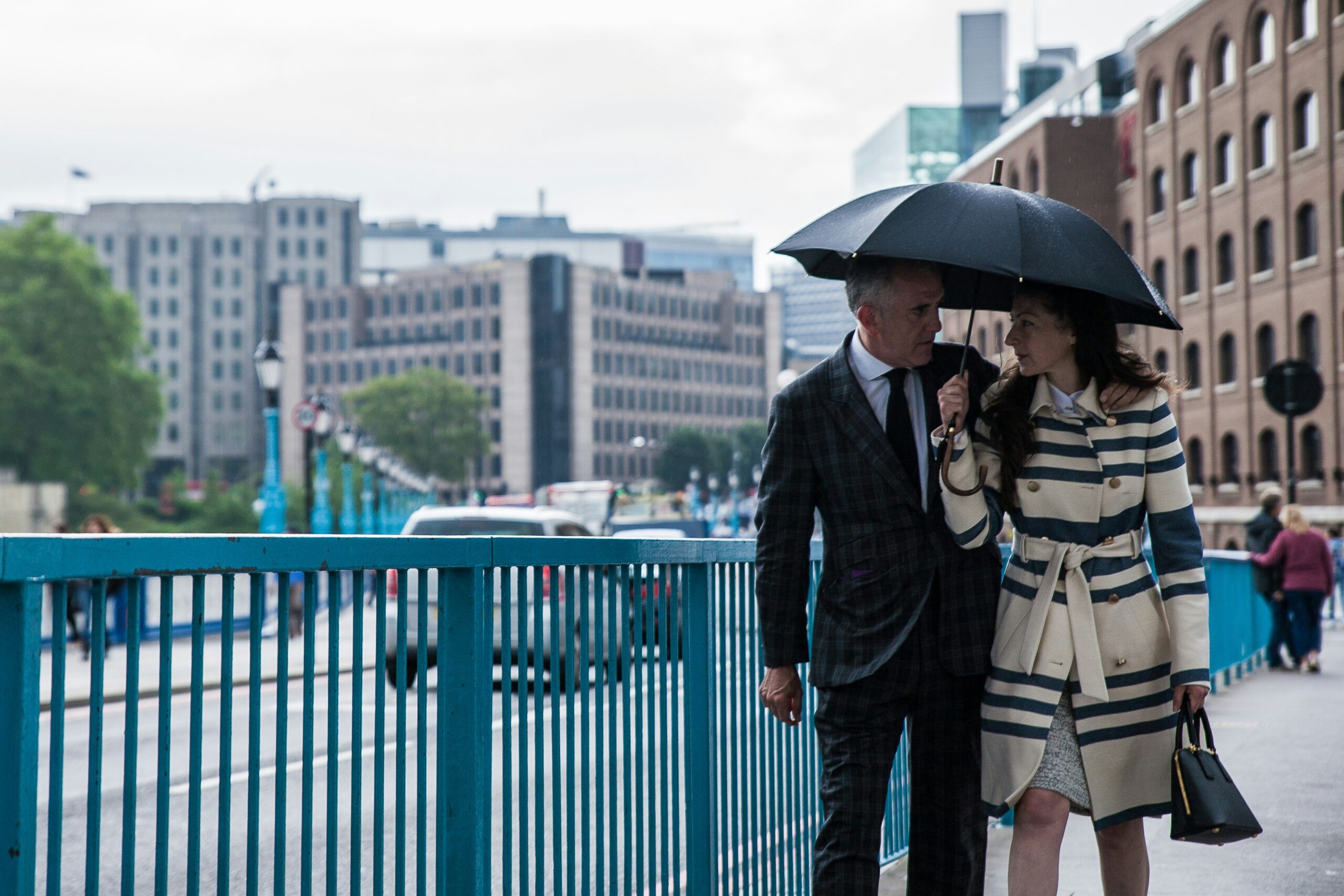 A couples walks in the rain in London to therapy